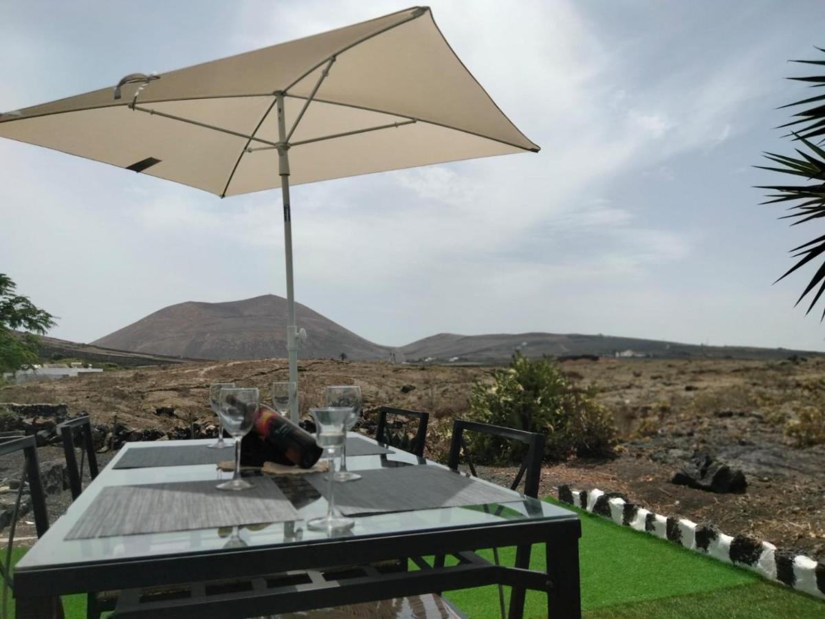 Lanzarote Casa Volcanica-Anclada Sobre La Lava Del Volcan Montana Blanca Exteriér fotografie