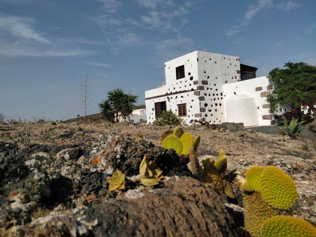 Lanzarote Casa Volcanica-Anclada Sobre La Lava Del Volcan Montana Blanca Exteriér fotografie