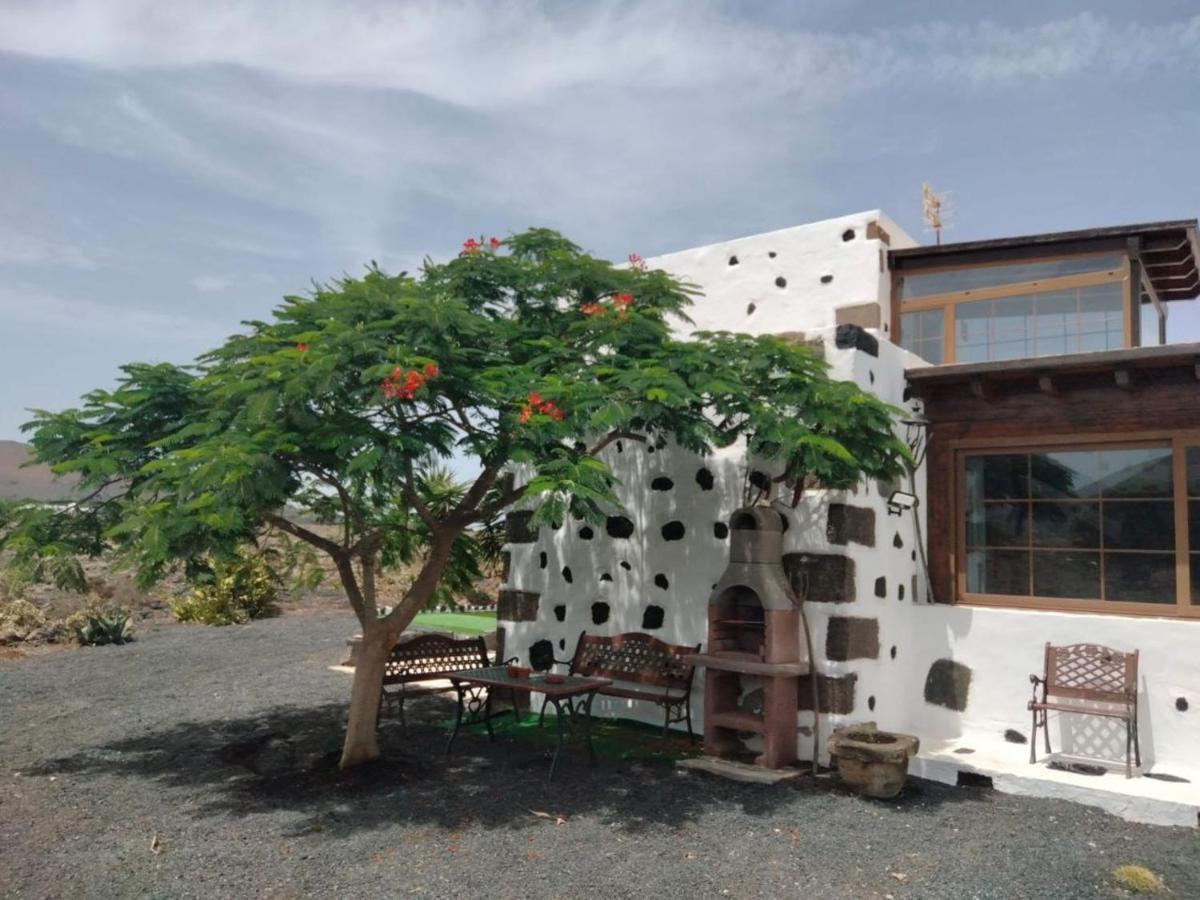 Lanzarote Casa Volcanica-Anclada Sobre La Lava Del Volcan Montana Blanca Exteriér fotografie